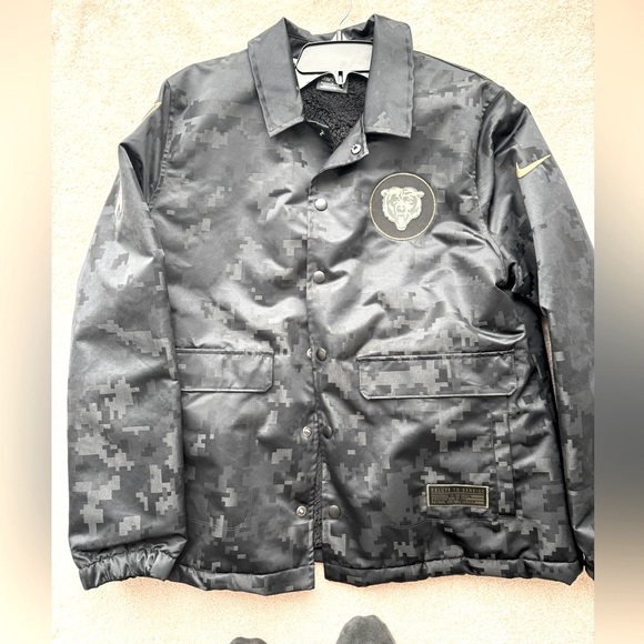 CHICAGO BEARS SALUTE TO SERVICE WOMENS LARGE JACKET. FUR INSIDE LINING NIKE - Picture 2 of 6